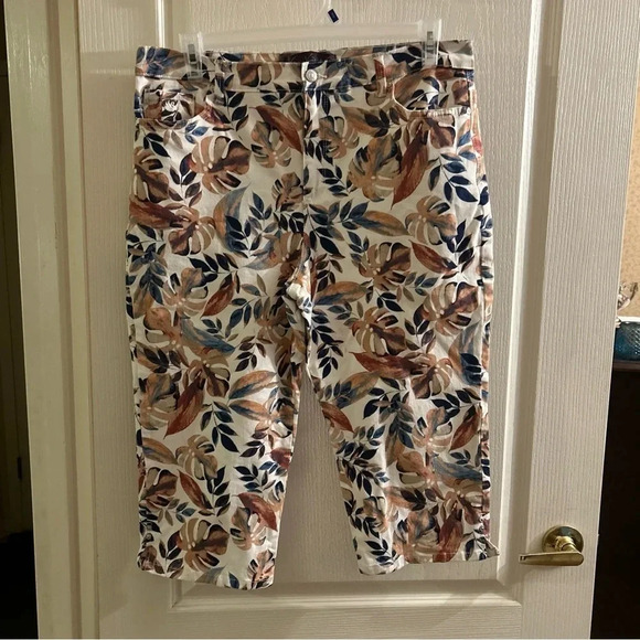 Gloria Vanderbilt Amanda Floral High Rise Stretch Knee Capri/cropped Size 16P - Picture 3 of 11